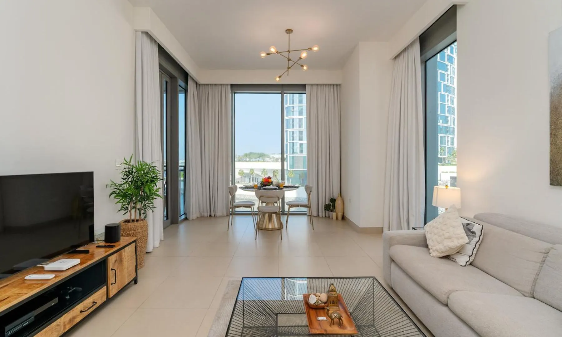 Cozy And Stunning Waterfront One Bed Apartment Dubai