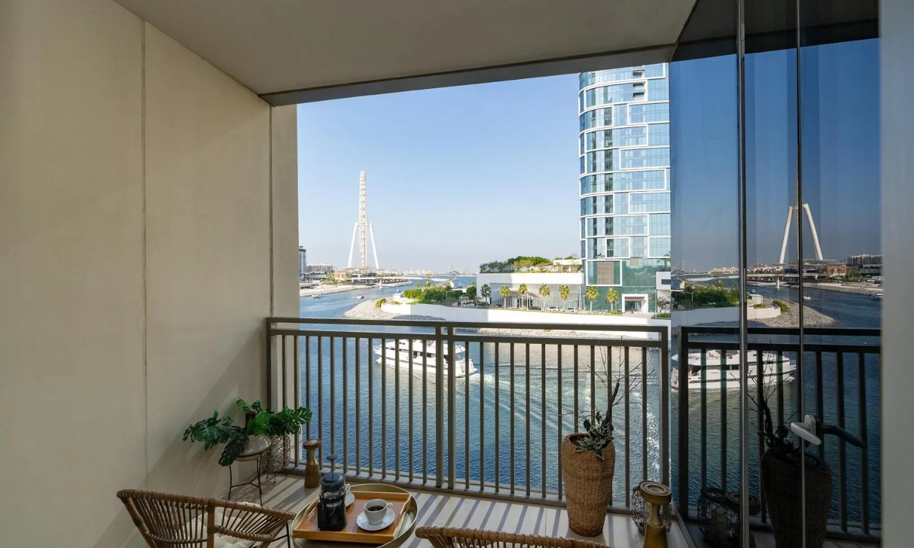 Cozy And Stunning Waterfront One Bed Apartment Dubai